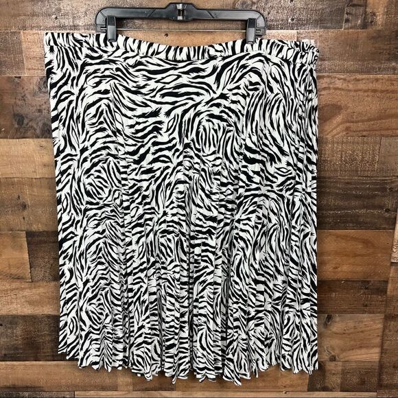 Halogen Skirt Pleated Midi Black White Zebra Print Elastic Waist Size 4X - Picture 5 of 8